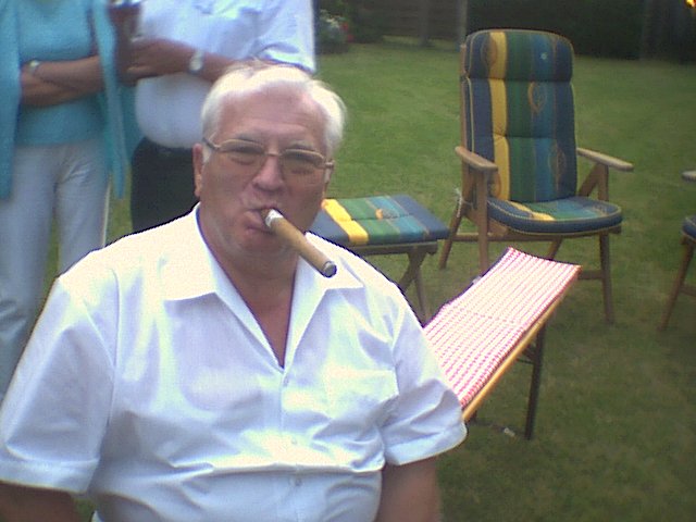 Günther mit einer dicken Zigarre